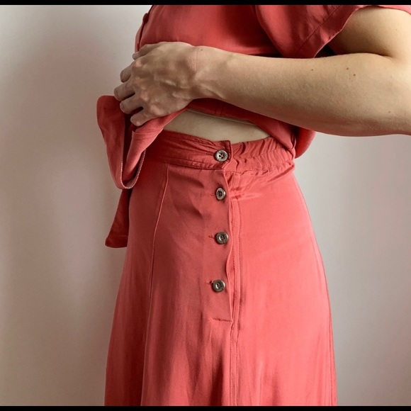 rose coloured two piece blouse and midi skirt set - Picture 5 of 5